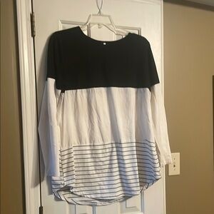 Chic Black and White Striped Long Sleeve Top